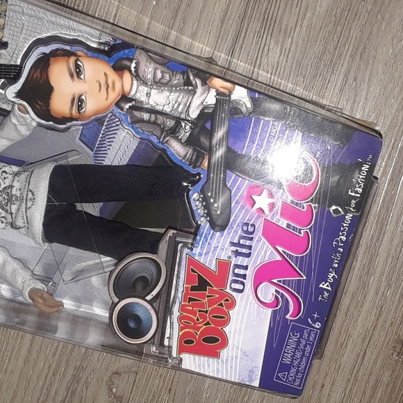 BRATZ Boyz on the Mic EITAN Boy Doll with Guitar NEW - Picture 4 of 5